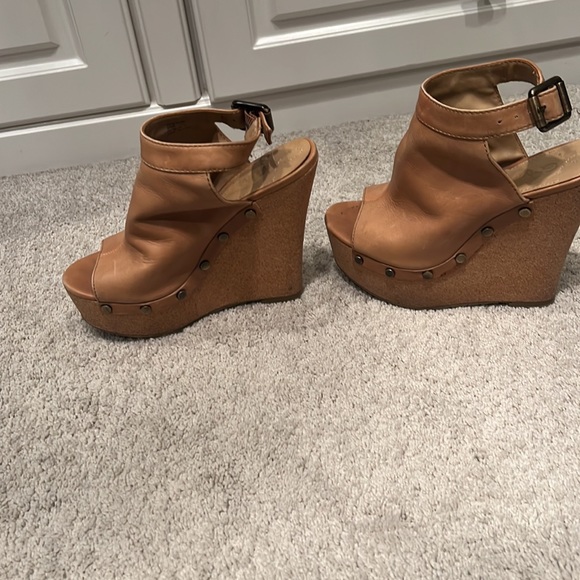 Calvin Klein platform sandal with buckle - Picture 3 of 3